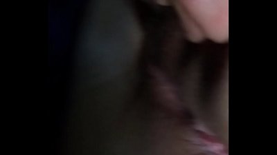 Tyttöystävän kanssa autossa