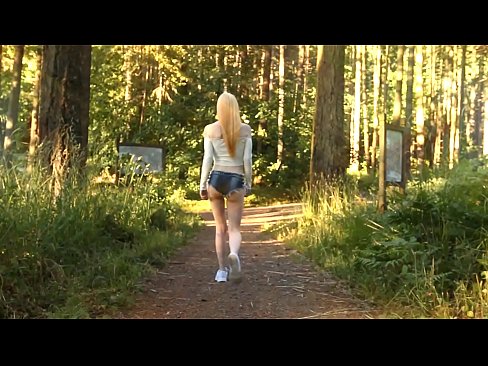 ❤️ Kaunis nainen liikkuu hitaasti, ei alaston video ❤️ Pornovideo at us ❌