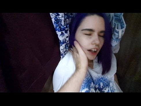 ❤️ Löysin siskoni kaapista ja autoin häntä laukeamaan ❤️ Pornovideo at us ❌